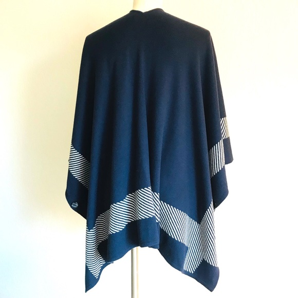 CAbi Reversible Navy/Tan Wrap Sweater Shawl Poncho Open Front Button Sides LNWOT - Picture 7 of 14